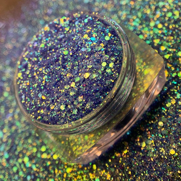 A side view of DreamSQNS fine glitter in shade Dragon Egg